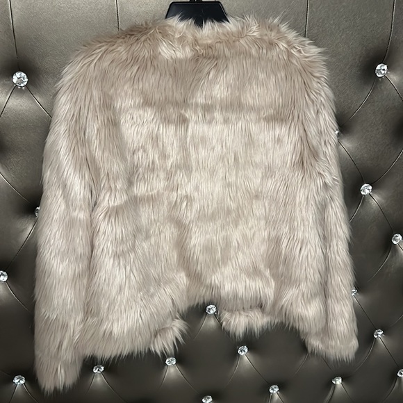 faux fur coat - Picture 3 of 3